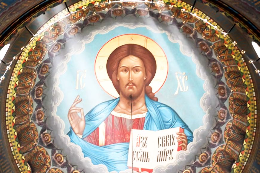 Jesus an der Decke der Geburtskirche in Riga