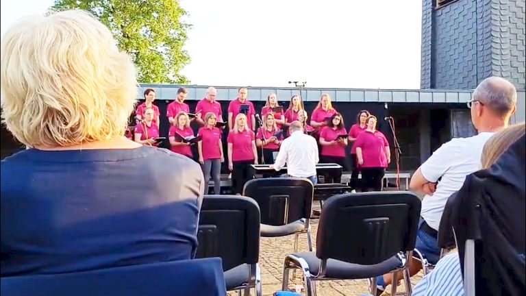 Klappstuhl Open-Air Konzert in Fehl Ritzhausen